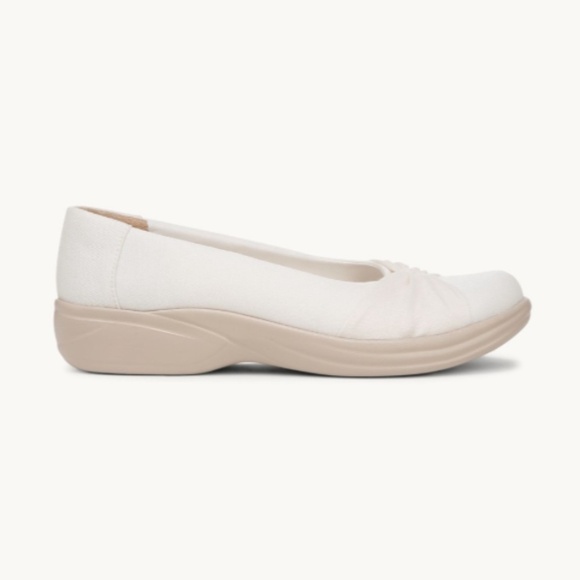 Bzees Women's Paige Washable Round Toe Slip Ons In Sugar Cream Shim - Picture 7 of 7